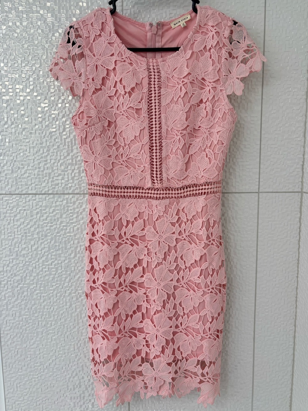 Main Strip Light Pink Floral Lace Midi Dress